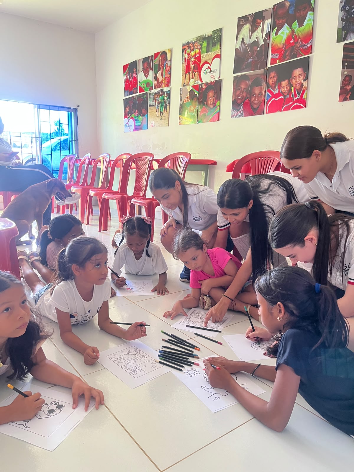 Estudiantes del Gimnasio Campestre realizan su trabajo social en el CCI El Dorado